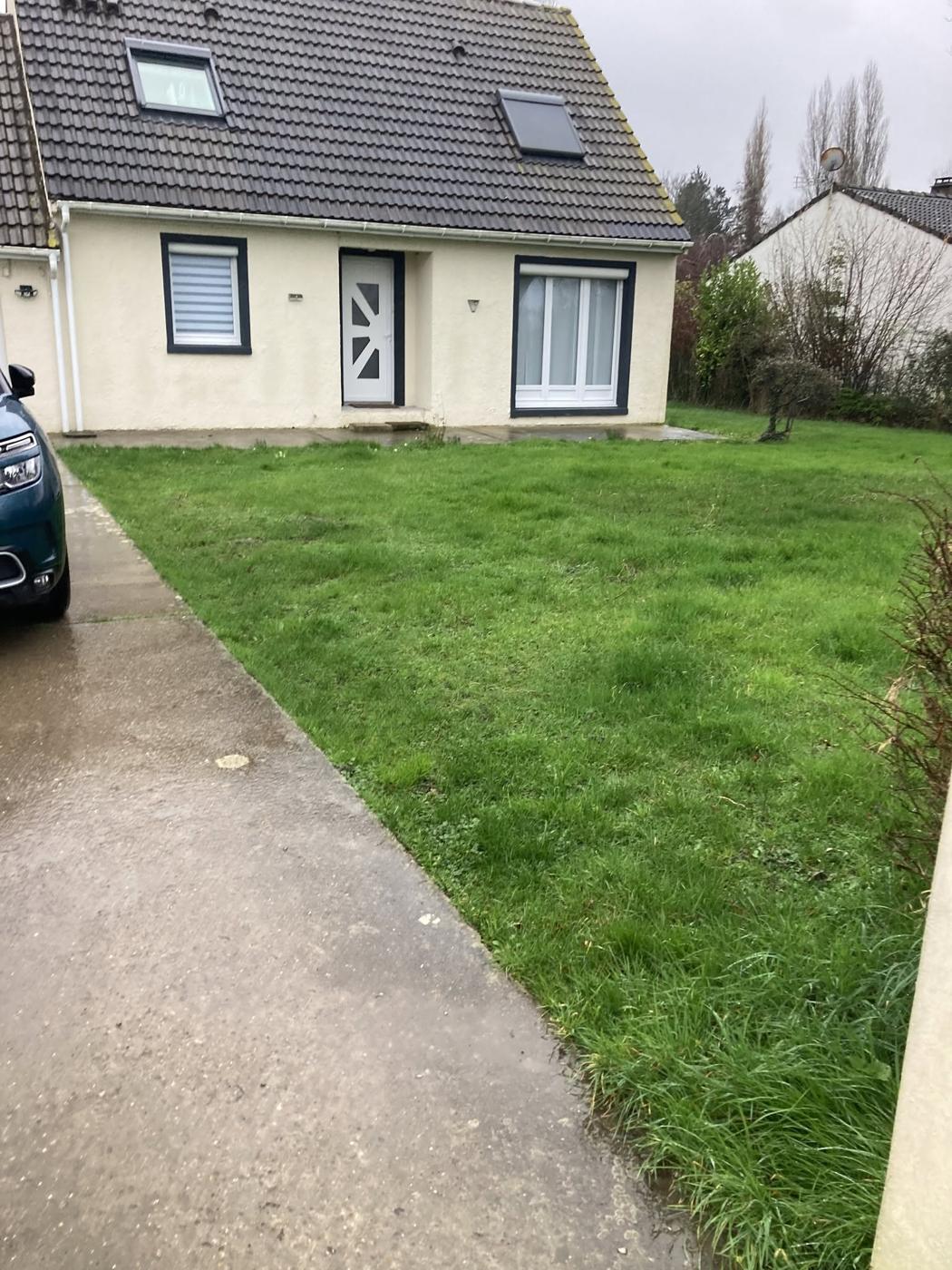 Pelouse devant la maison